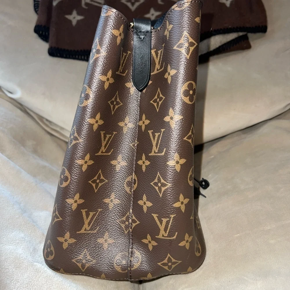 Louis Vuitton Neo Noe MM in excellent condition. - Picture 4 of 16